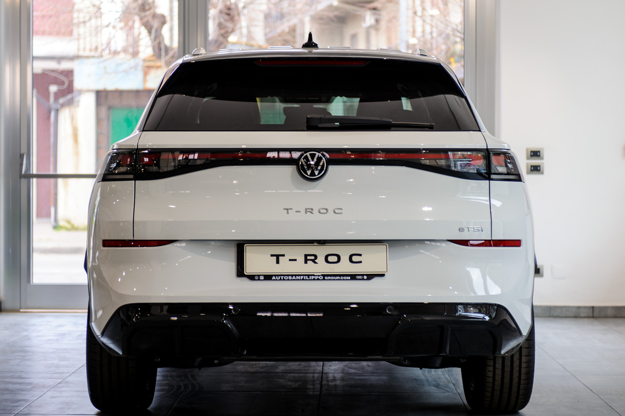 Volkswagen T-Roc 1.5 eTSI 150CV DSG R-Line