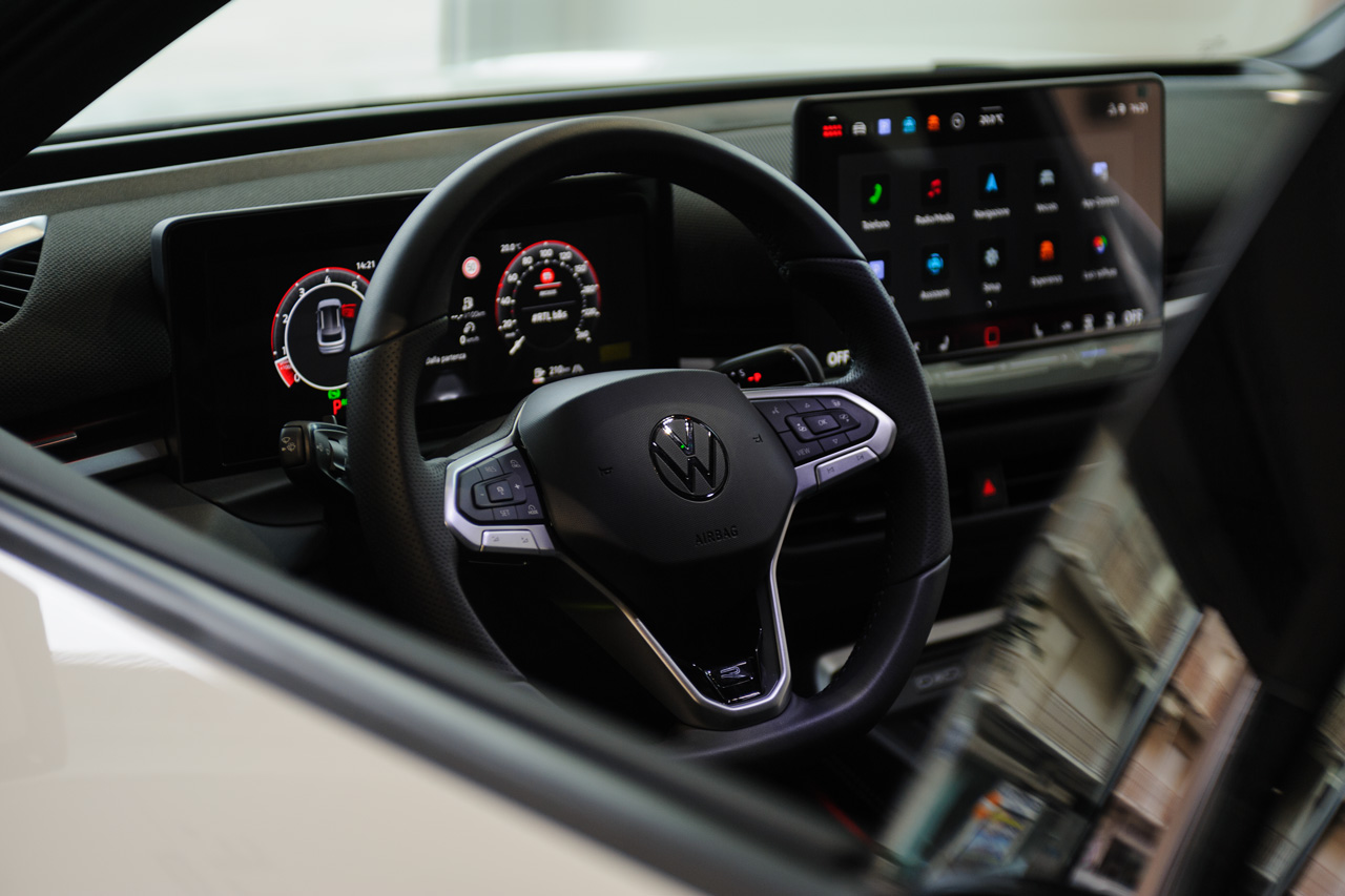 Volkswagen T-Roc 1.5 eTSI 150CV DSG R-Line