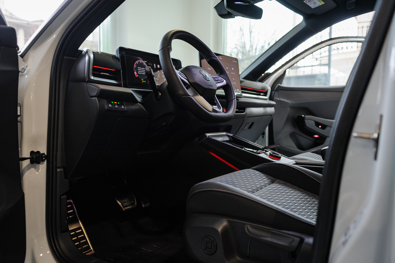 Volkswagen T-Roc 1.5 eTSI 150CV DSG R-Line