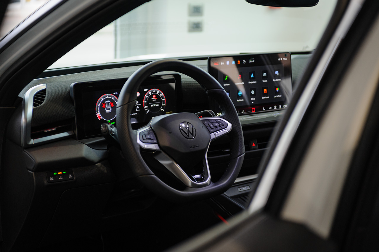 Volkswagen T-Roc 1.5 eTSI 150CV DSG R-Line