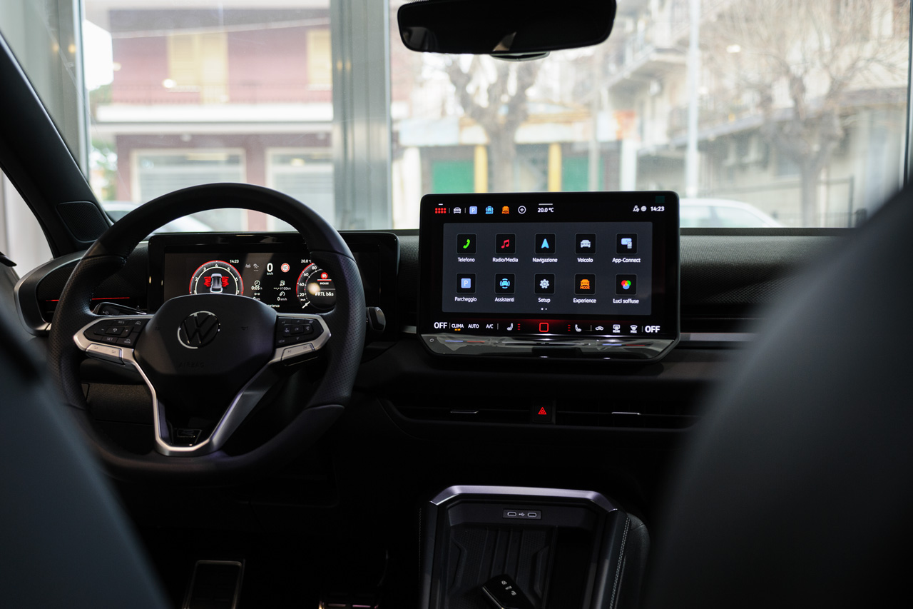 Volkswagen T-Roc 1.5 eTSI 150CV DSG R-Line