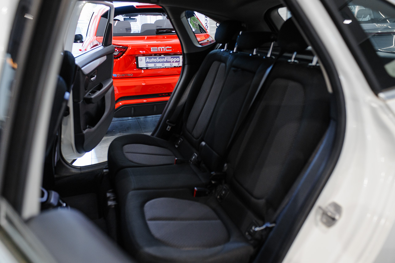 BMW 216d Active Tourer Luxury Business Pack