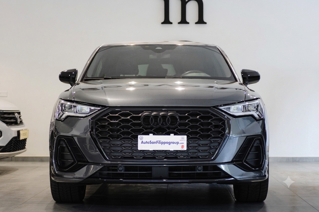 Audi Q3 SPB 35 2.0 TDI 150CV S-tronic Identity Black