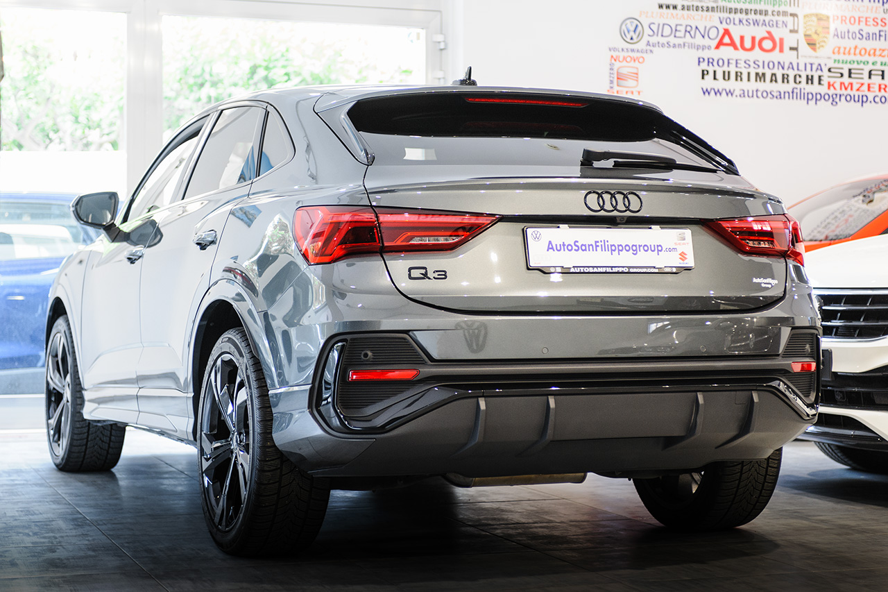 Audi Q3 SPB 35 2.0 TDI 150CV S-tronic Identity Black