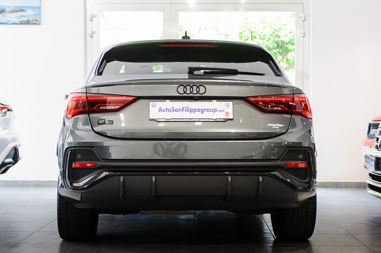Audi Q3 SPB 35 2.0 TDI 150CV S-tronic Identity Black