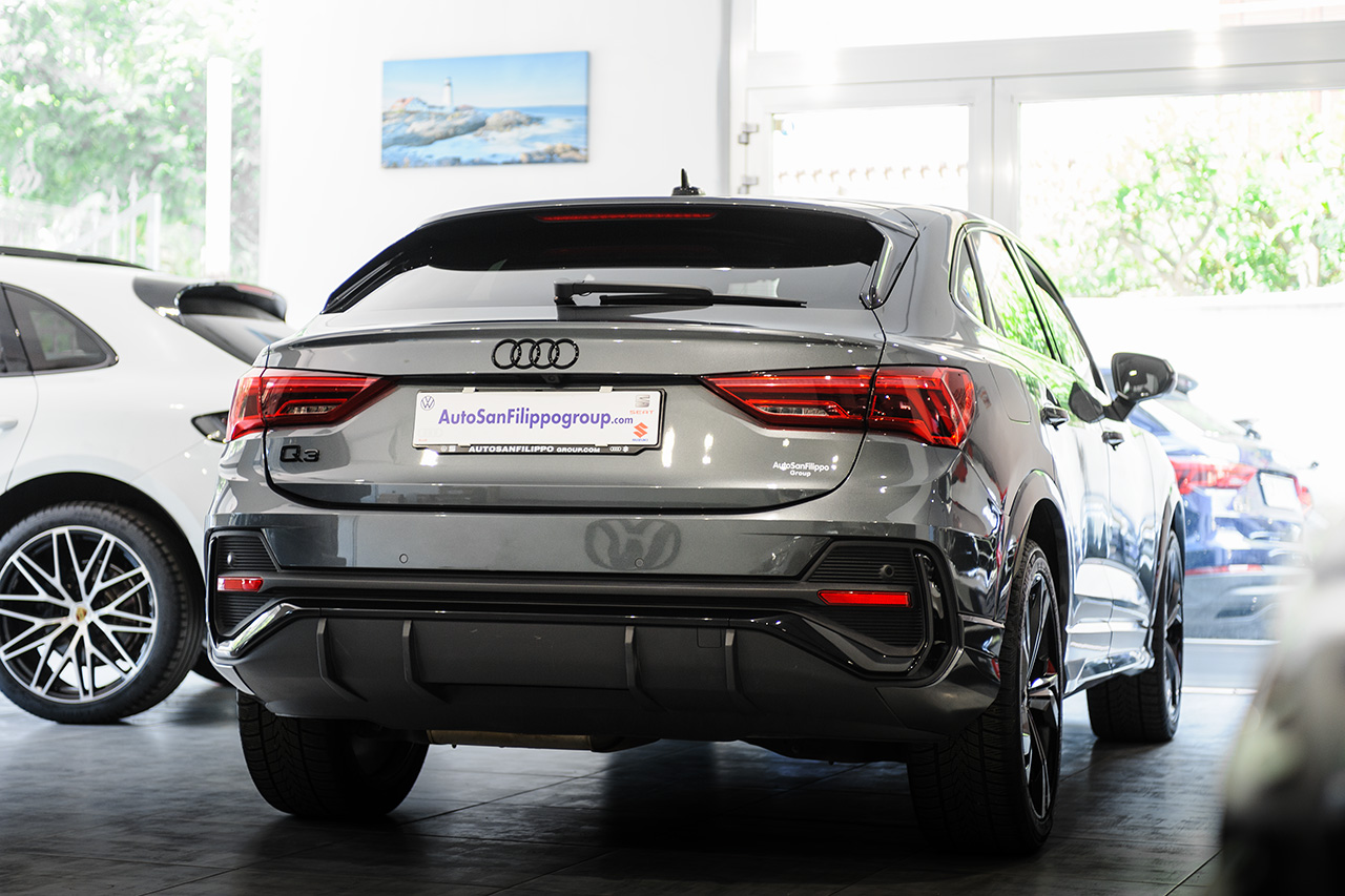 Audi Q3 SPB 35 2.0 TDI 150CV S-tronic Identity Black