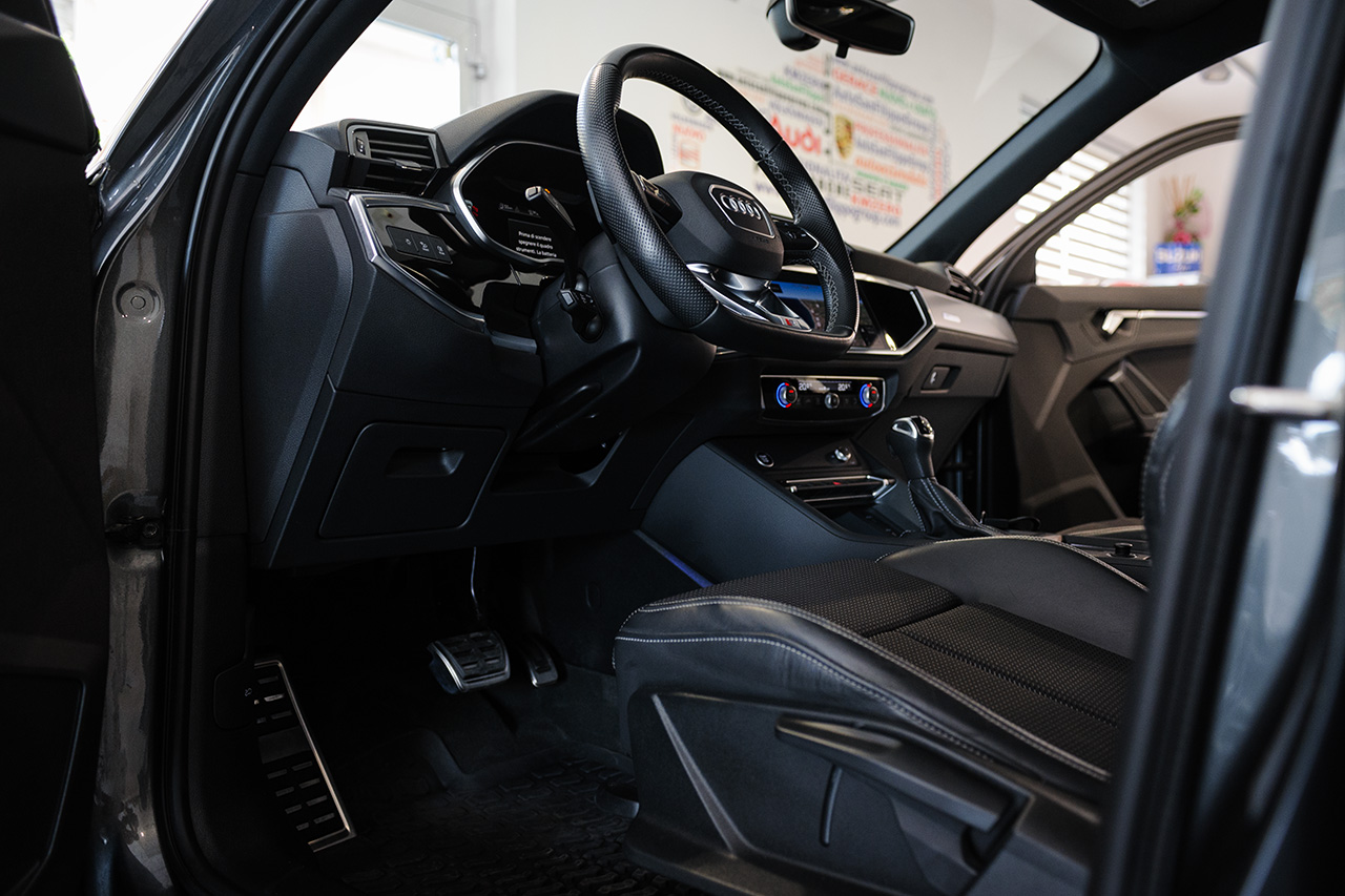 Audi Q3 SPB 35 2.0 TDI 150CV S-tronic Identity Black